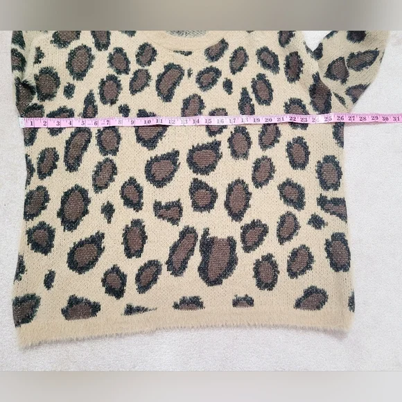 Altar’d State Leopard Print Fuzzy Sweater Size S/M Tan Brown Oversized Soft Knit - Picture 8 of 13
